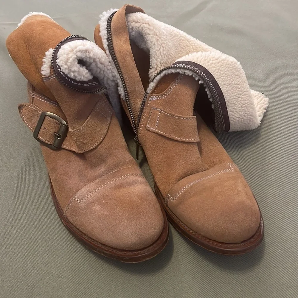 UGG  KOOLABURRA size 7” Leather womens boots fully  Sherpa lined - Picture 11 of 16